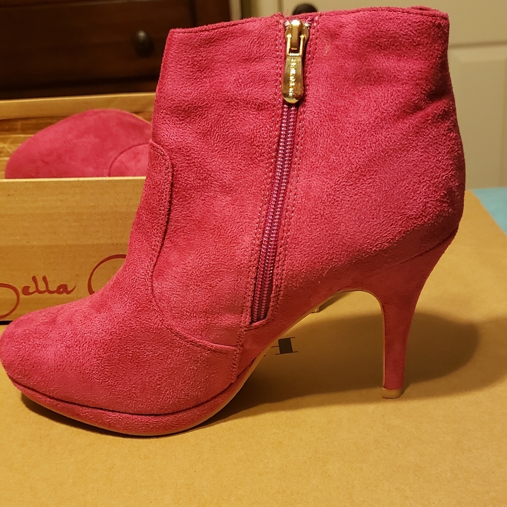 BRAND NEW Fuchsia Pink Zip-up Ankle Boot
